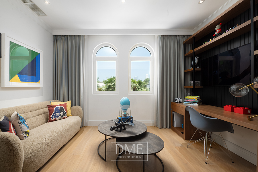 Modern Study of Dubai House, by DME Interiors