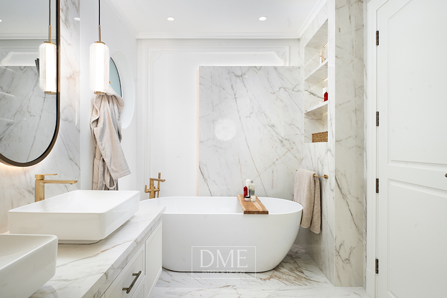 Modern Bathroom of Dubai House, by DME Interiors